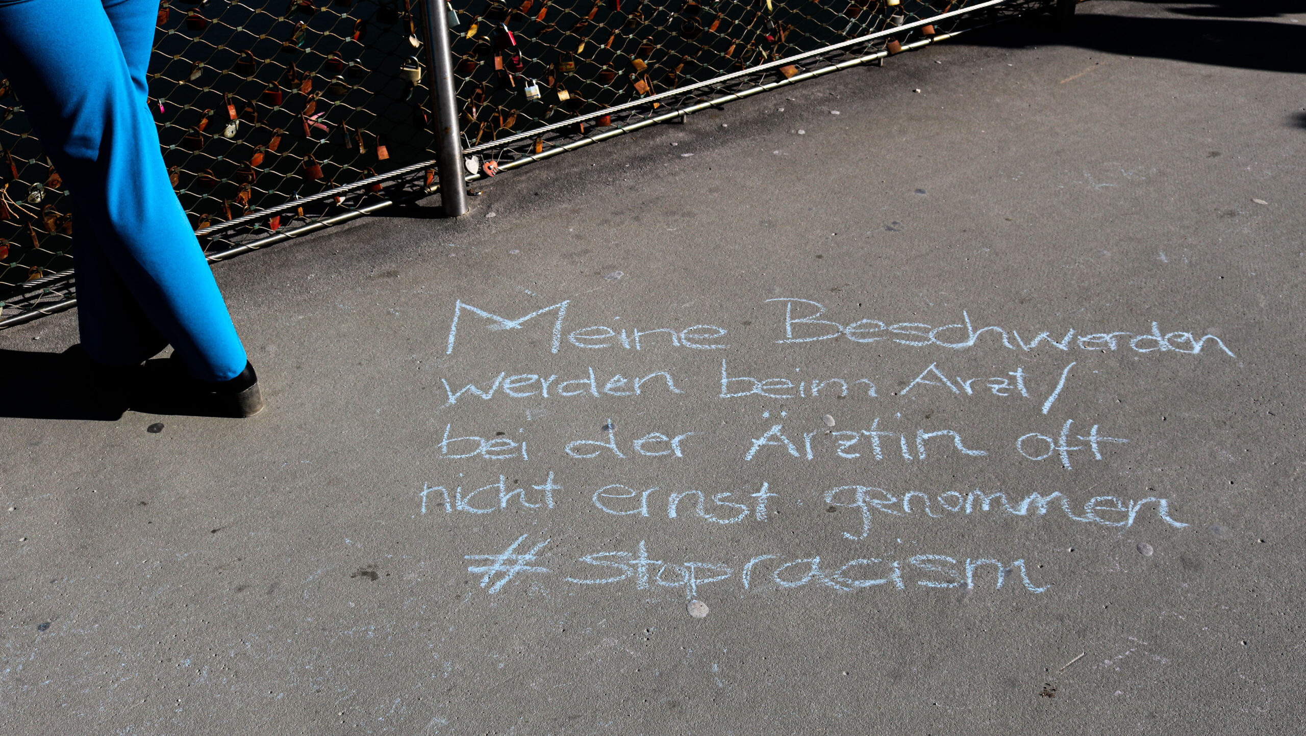 Strassenkreideaktion zur Stärkung des öffentlichen Bewusstseins